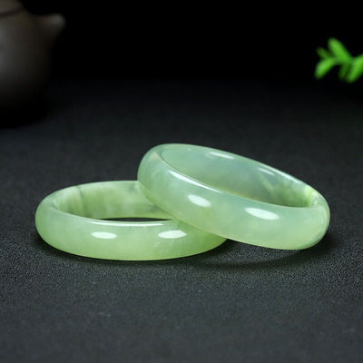 Regional Feature Natural Gemstone Green Xiuyan Jade Bangle for Fashion Boutique Jewelry Lady Bracelets