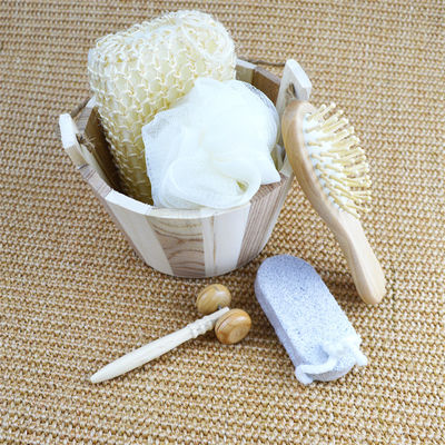 Body Cleaning Wooden Bath Set with Hair Brush Pumice Stone Bath Pouf Sisal Sponge Massager 6Pcs Spa Bath Beauty Gift Set