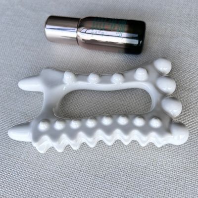 Customized Logo Availabled Handheld Ceramic Gua Sha Massage Tool for Self Skin Care Health Care Products