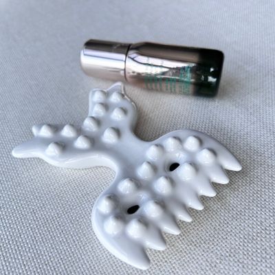 Body Massage Tool White Ceramic Gua Sha Scraping Guasha Stone for Self Skin Care Spa Whole Body Relax Beauty Massager