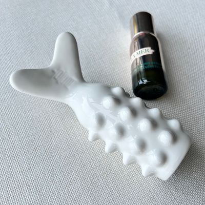 Body Massage Equipment Ceramic Full Body Gua Sha Massager in Fish Shape for Lymphatic Drainage and Beauty Treatment